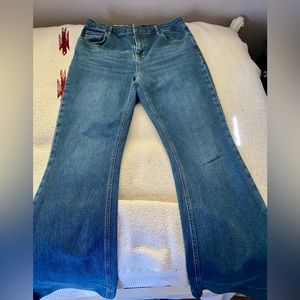 Boden Flare Jeans in Mid-Vintage color.  Excellent Condition.